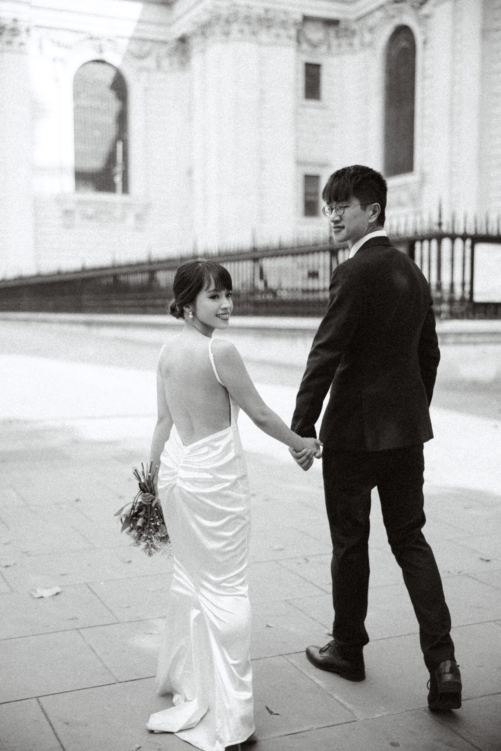 uk-europe-editorial-fine-art-wedding-photographer-london-pre-wedding-at-st-dunstan-and-st-pauls-cathedral-21