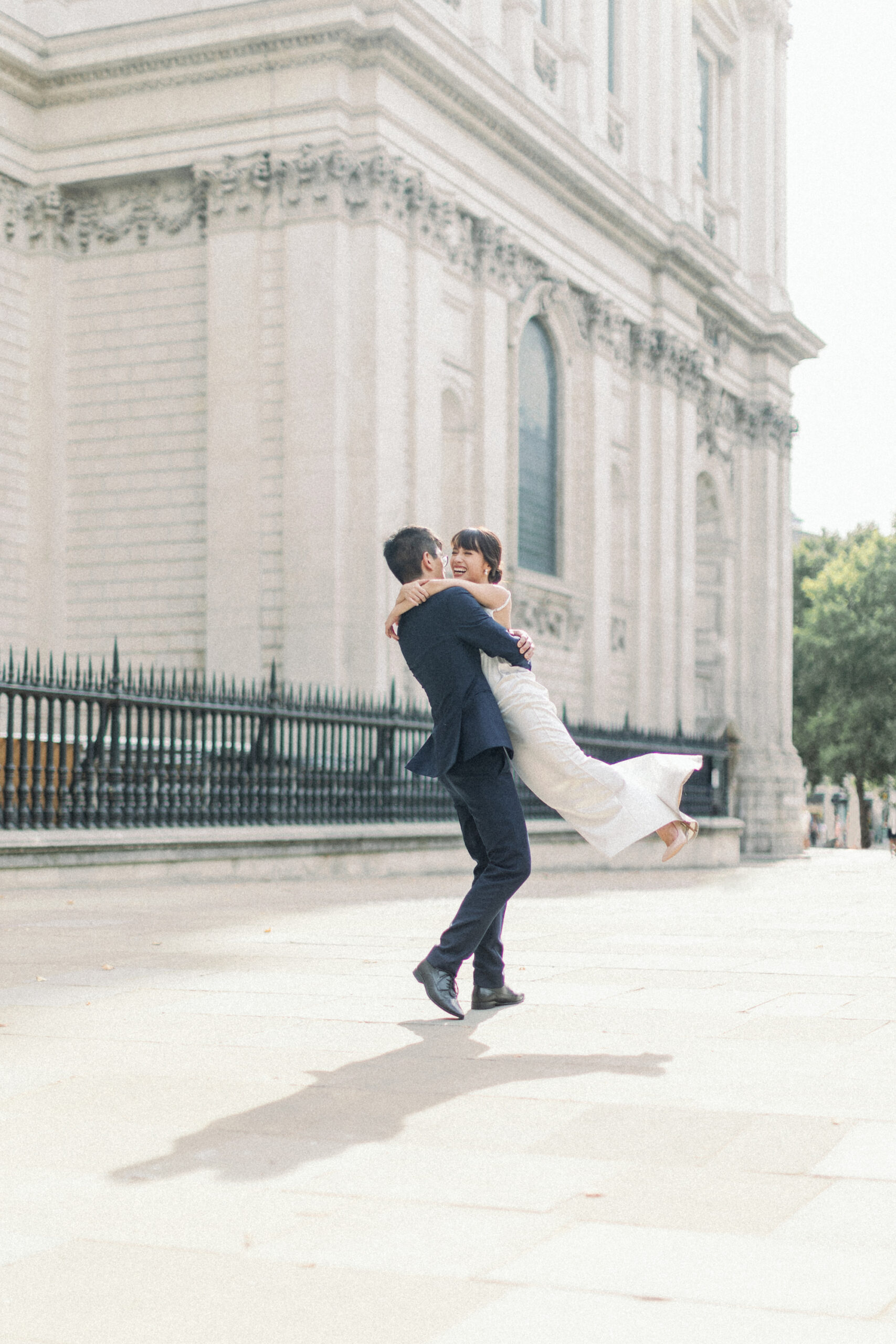 uk-europe-editorial-fine-art-wedding-photographer-london-pre-wedding-at-st-dunstan-and-st-pauls-cathedral-59