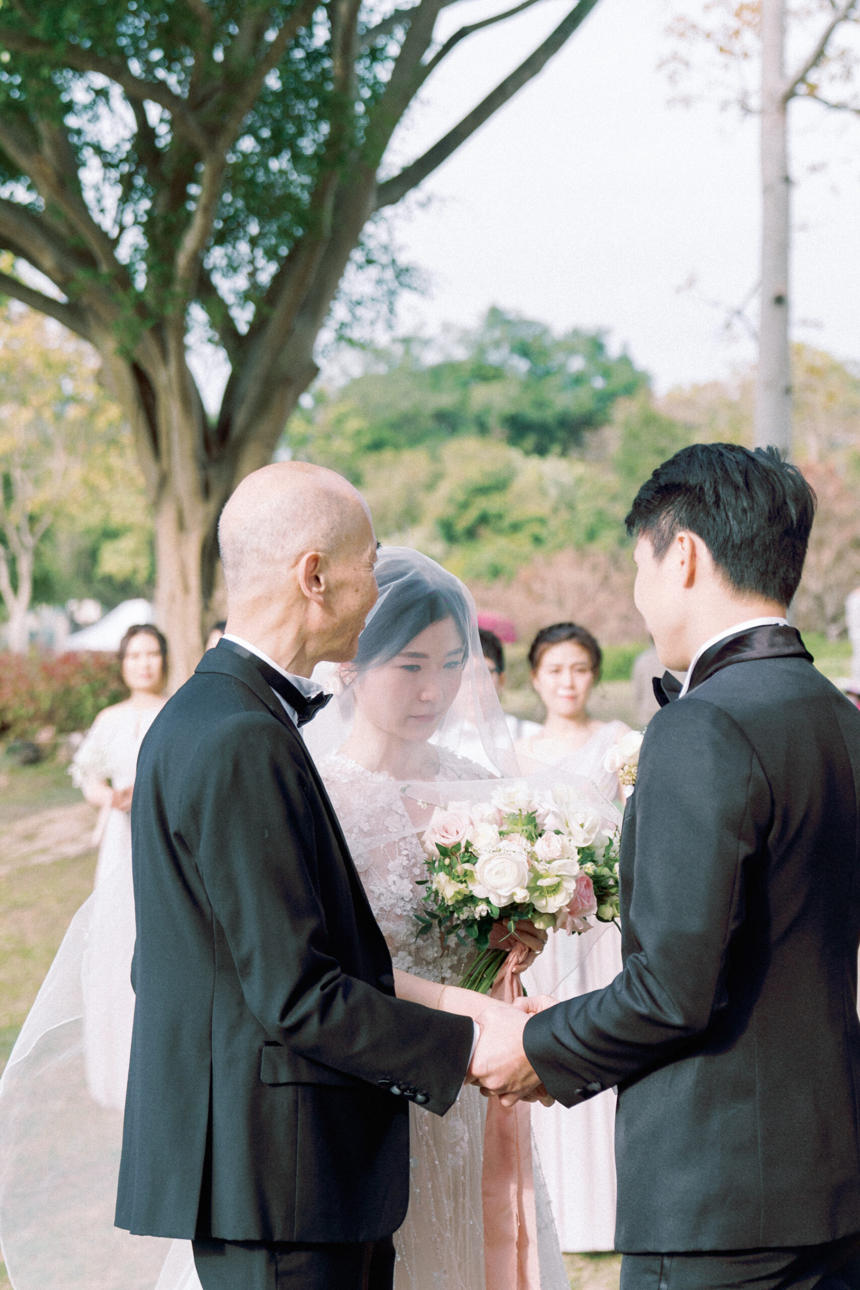 uk-hk-destination-wedding-photographer-fine-art-wedding-at-hong-kong-beas-river-country-club-40