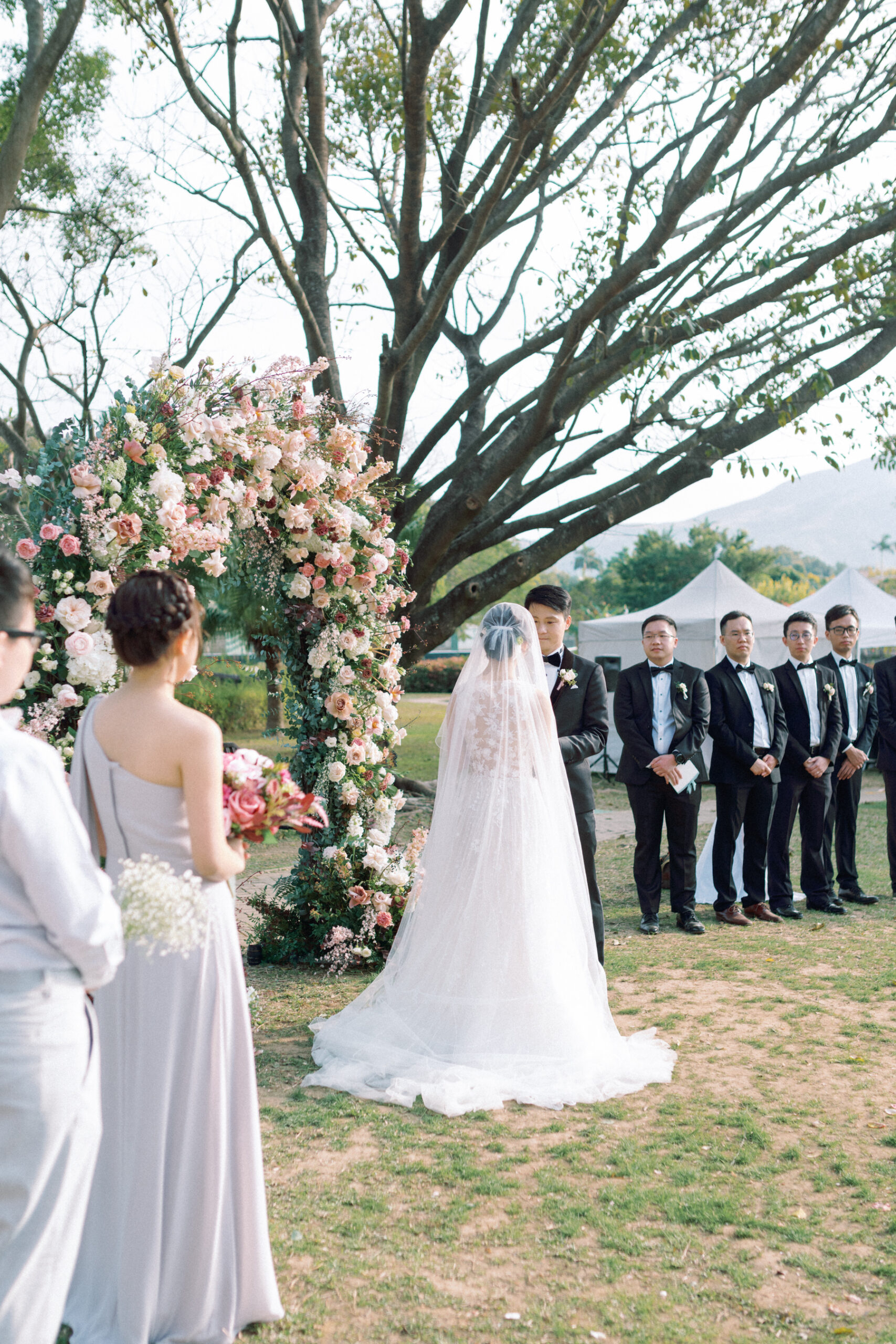 uk-hk-destination-wedding-photographer-fine-art-wedding-at-hong-kong-beas-river-country-club-43